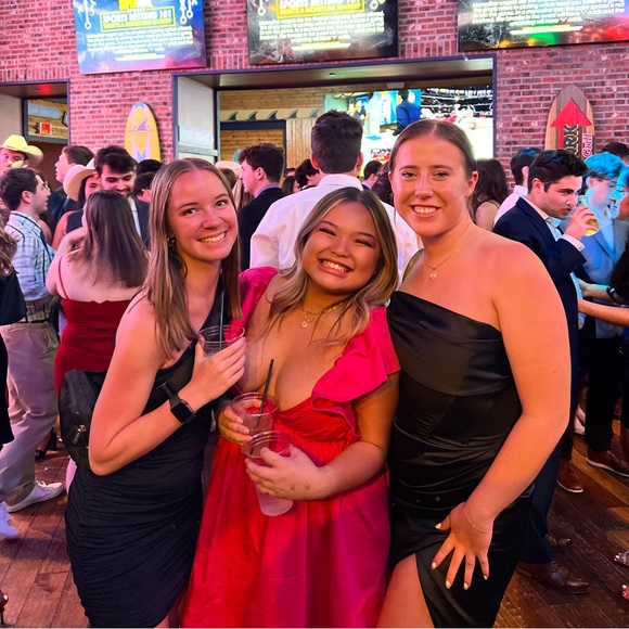 Meet your Posher, Kimmy - Picture 3 of 4